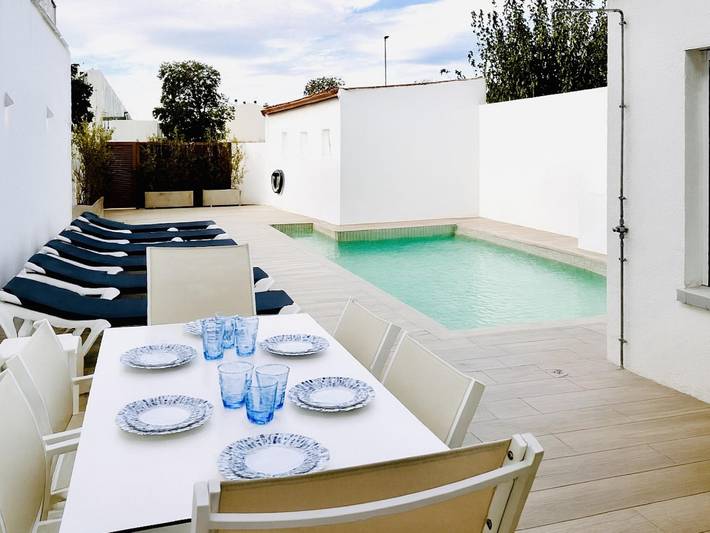 Ferienhaus für 6 Personen, mit Balkon/Terrasse und Pool - 1