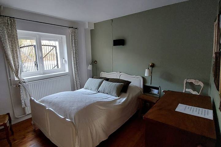 Gîte pour 10 personnes, avec jacuzzi ainsi que jardin et balcon, animaux acceptés à Couvin - 2