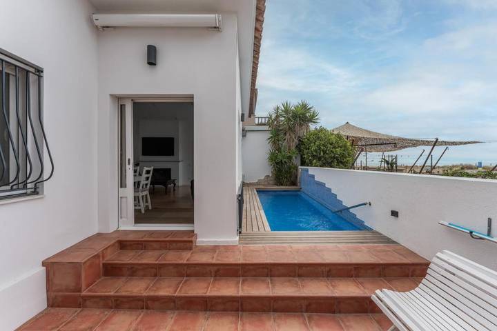 Chalet para 10 personas, con Terraza además de Jardín y Piscina en Bajo Llobregat - 3