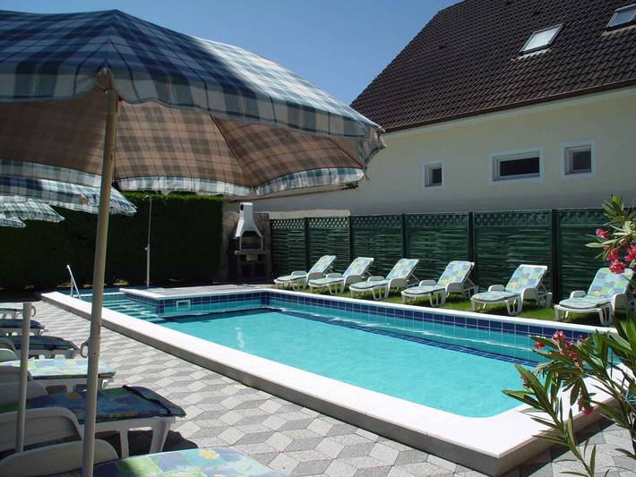Ferienhaus mit Außenpool und Klimaanlage in Balatonszarszo, Plattensee Südufer