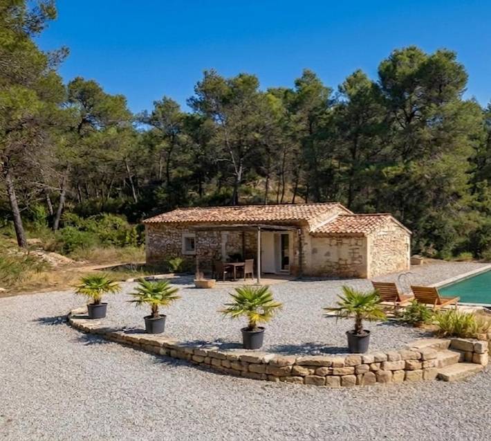 Villa pour 4 personnes, avec piscine ainsi que vue et jardin, animaux acceptés