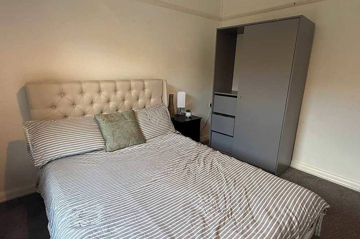 Large 4 Bed with Parking in Warwickshire