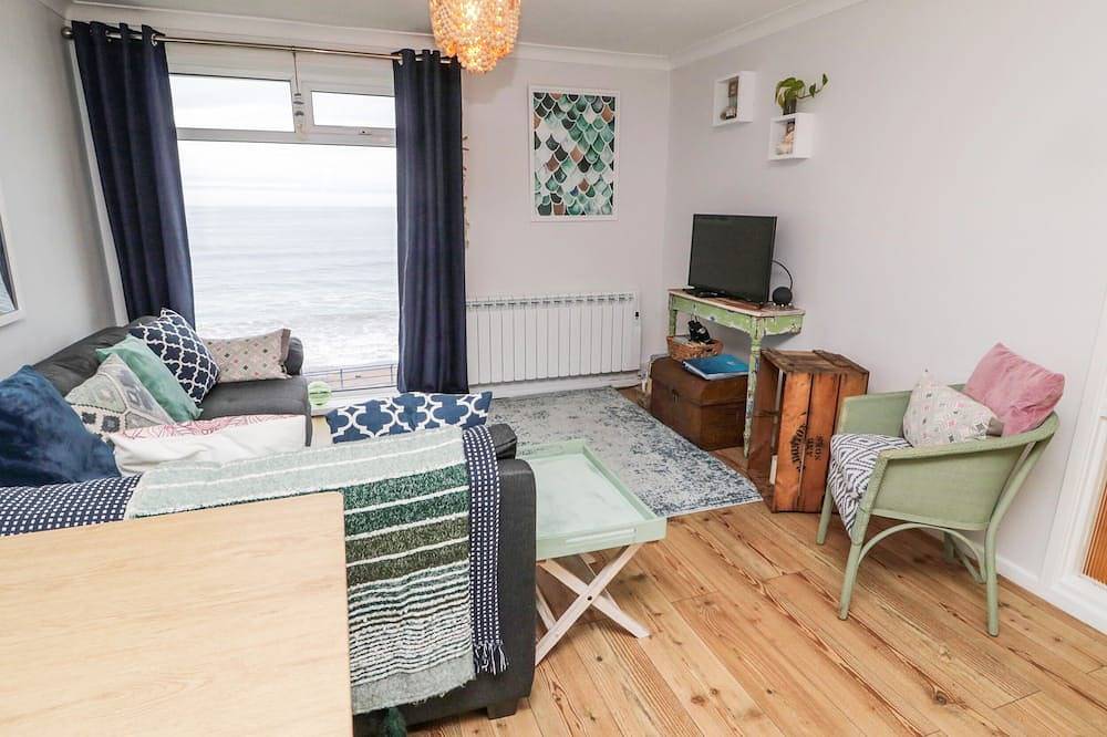 Sea Snug, pet friendly, character holiday cottage in Spittal in Tweedmouth, Northumberland