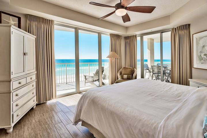 Vacation rental for 11 people, with hot tub and balcony as well as pool in Miramar Beach