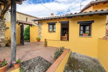 Casa rural para 3 personas, con terraza además de jacuzzi y jardín en Pravia