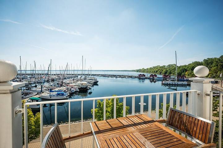 Ferienwohnung für 4 Personen, mit Balkon/Terrasse und Balkon sowie Terrasse und Pool in der Wohlenberger Wiek