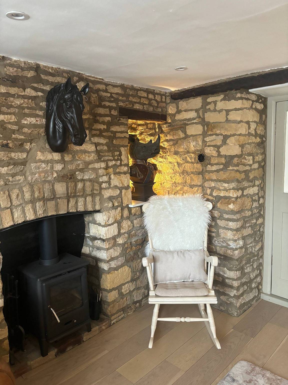 Cottage on high street, own parking and Ev charger in Chipping Norton, Oxfordshire
