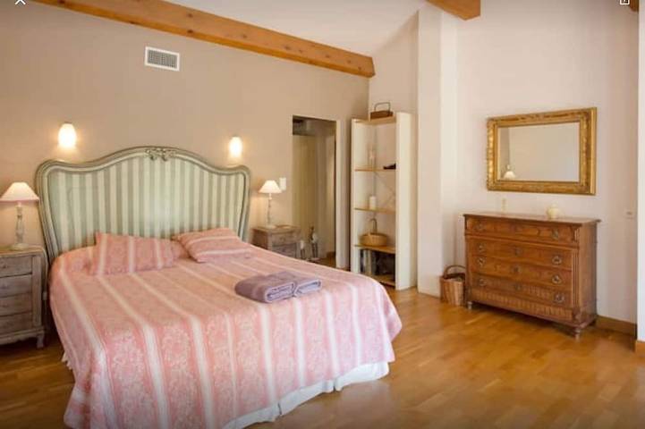 Location de vacances pour 10 personnes, avec jardin à Correns - 2