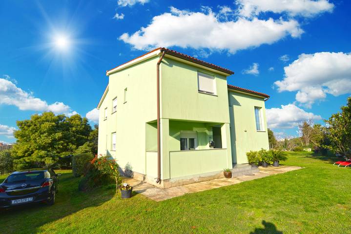 Apartamento entero, Apartamento de vacaciones para 4 personas con terraza in Banjole, Costa sur de Istria