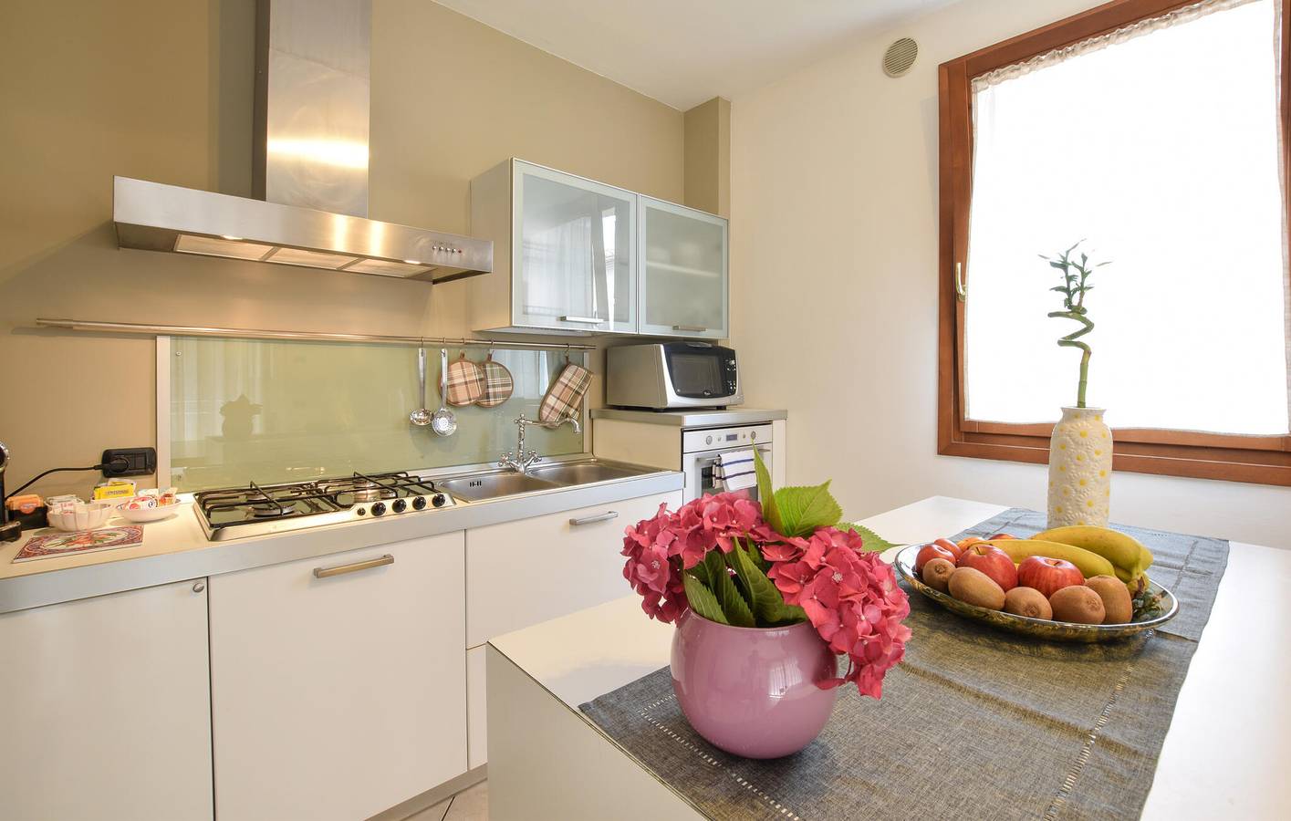 Appartamento intero, Accogliente appartamento con garage, WiFi, AC, giardino e vista sul fiume in Pieve di Soligo, Provincia di Treviso