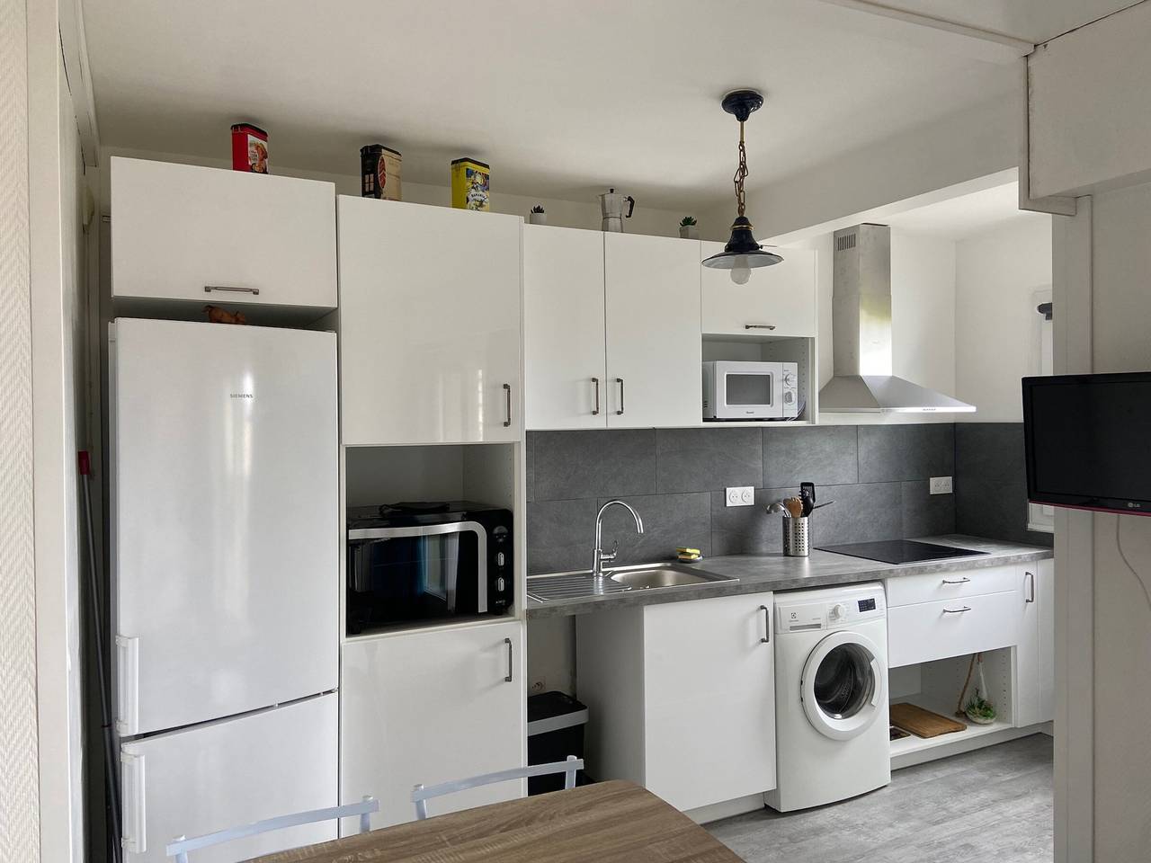 Ganze Wohnung, 2-Zimmer-Wohnung mit Balkon, wenige Schritte vom Strand entfernt, Wifi und Parkplatz in Villers-sur-Mer, Lisieux und Umgebung