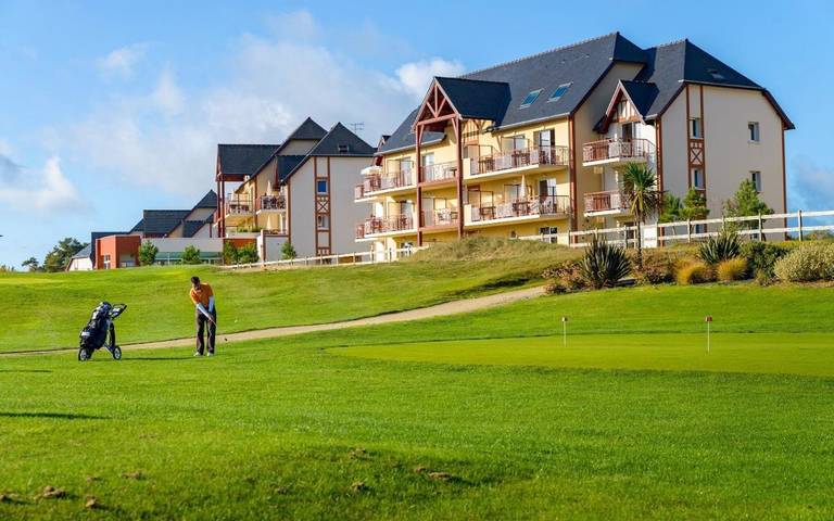 Appart’hôtel pour 8 personnes, avec jardin ainsi que sauna et piscine, animaux acceptés