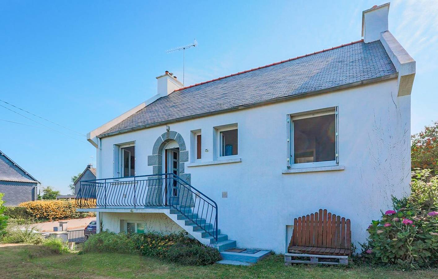 Cozy Apartment near Le Trieux River - Ploumagoar in Ploumagoar, Région de Guingamp