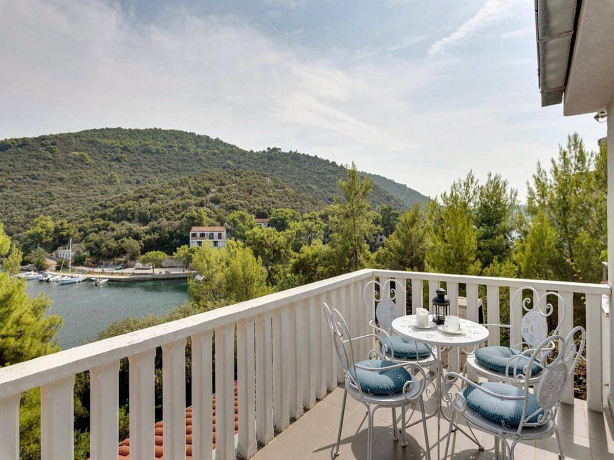 Six-Bedroom Villa with Pool in Dubrovnik-Neretva