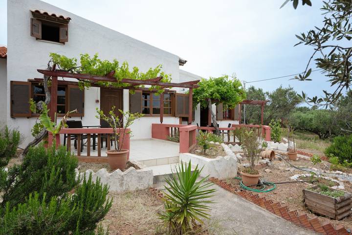 Entire studio, Apartment 'Sunrise' with Mountain View, Wi-Fi and Air Conditioning in Vai Beach, Lasithi