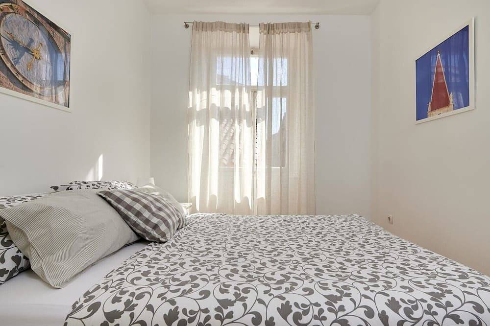 Appartement entier, Appartement romantique à deux chambres dans le centre de Trogir juste au dessus de Konoba Trs in Trogir, Split-Dalmatie