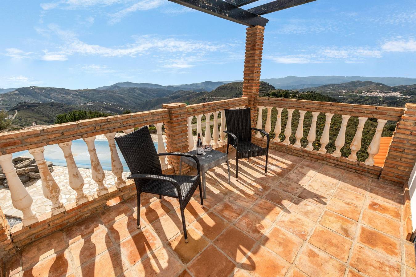 Luxury villa with panoramic views of the Mediterranean Sea. in Canillas de Albaida, Málaga Provinz