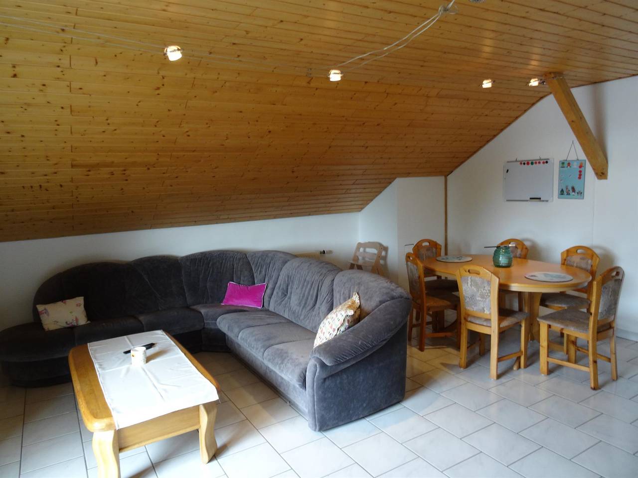Ganze Ferienwohnung, 6-Bett-Ferienwohnung Dusche/Wc, 2 Schlafräume in Welling, Osteifel