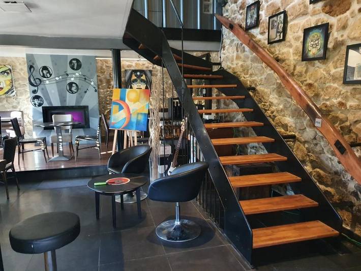 Location de vacances pour 2 personnes, avec vue ainsi que piscine et jardin, animaux acceptés à Entrecasteaux - 4