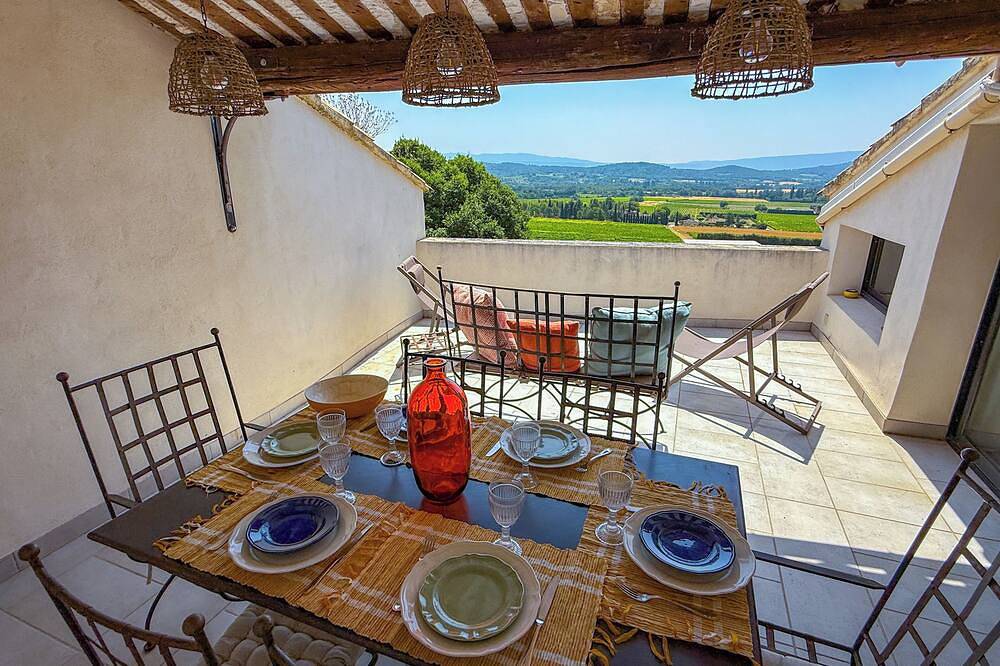 Village house with panoramic view near Gordes in Joucas, Regionaler Naturpark Luberon