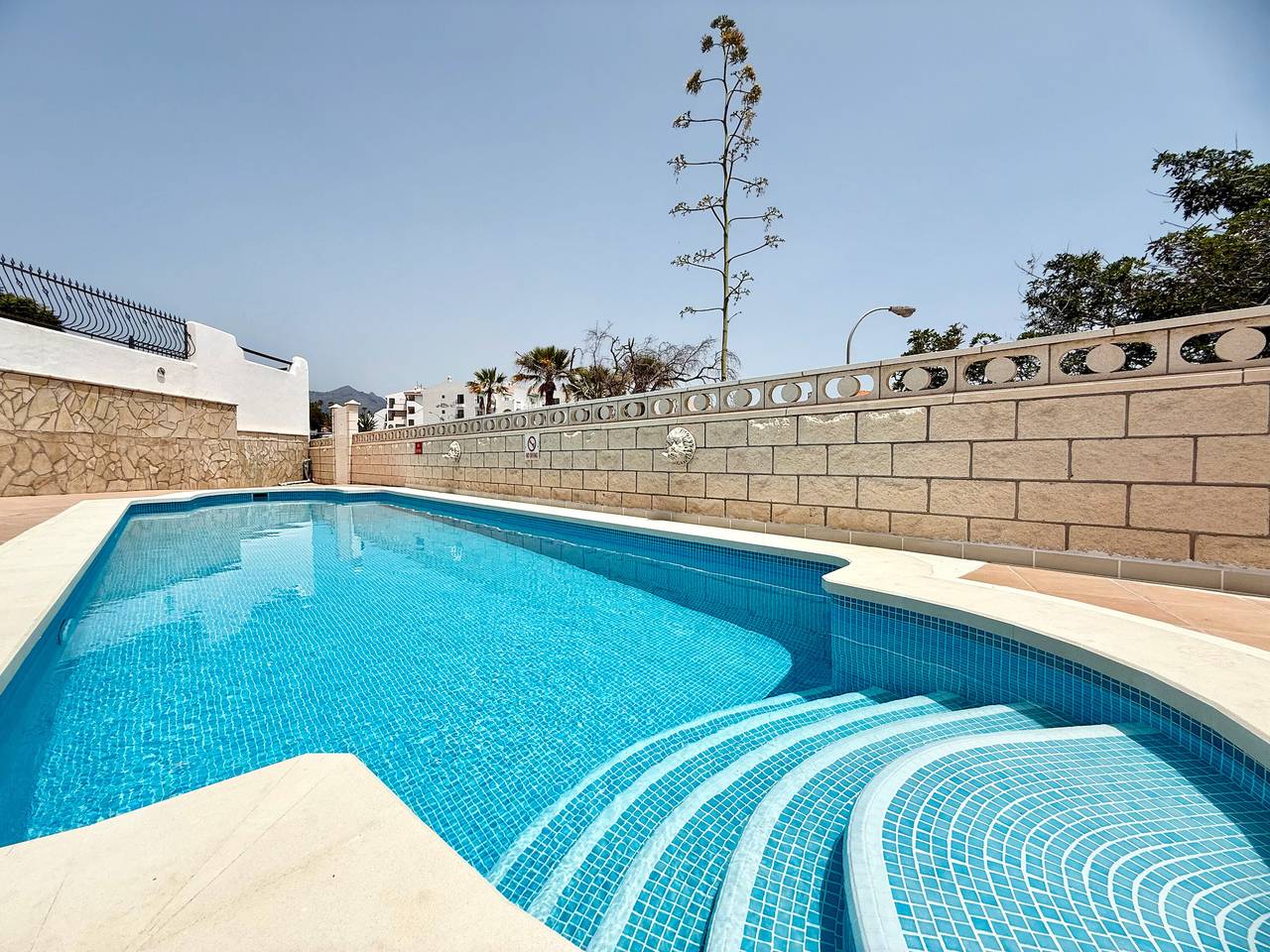 Huisdiervriendelijke Villa Azul dichtbij het strand met zwembad, tuin, airco en Wi-Fi in Sueno Azul, Adeje