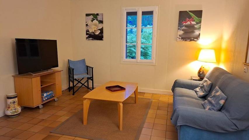 Location de vacances pour 6 personnes, avec terrasse à Saint-Sauveur-sur-École
