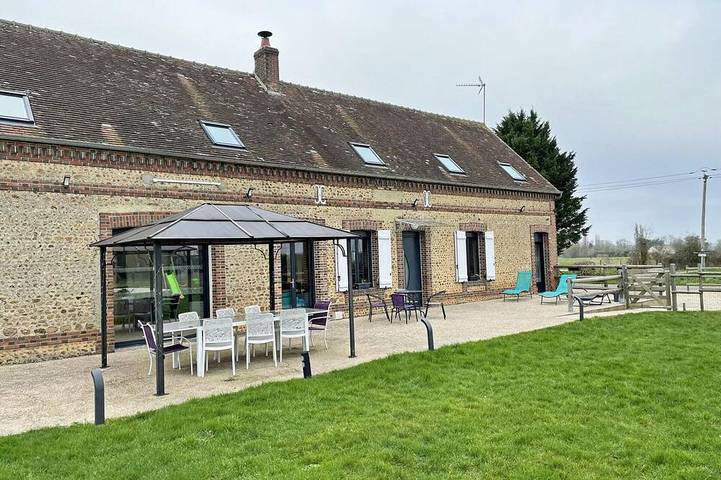 Gîte pour 12 personnes, avec terrasse ainsi que sauna et jardin dans Moussonvilliers