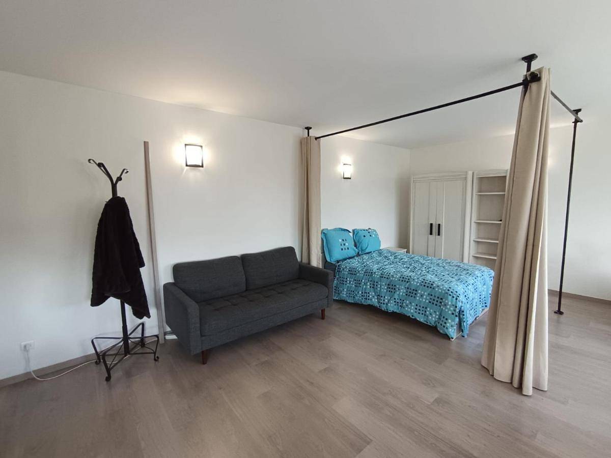 Appartement entier, One-Bedroom Apartment with Garden View in Haubourdin, Région de Lille