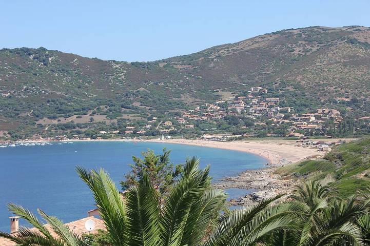 Location de vacances pour 4 personnes, avec terrasse et jardin à Villanova