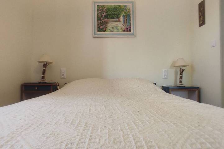 Rent F1 in Luberon near 30 km from Aix en Provence, Cavaillon, in Cadenet, Parque natural regional del Luberon