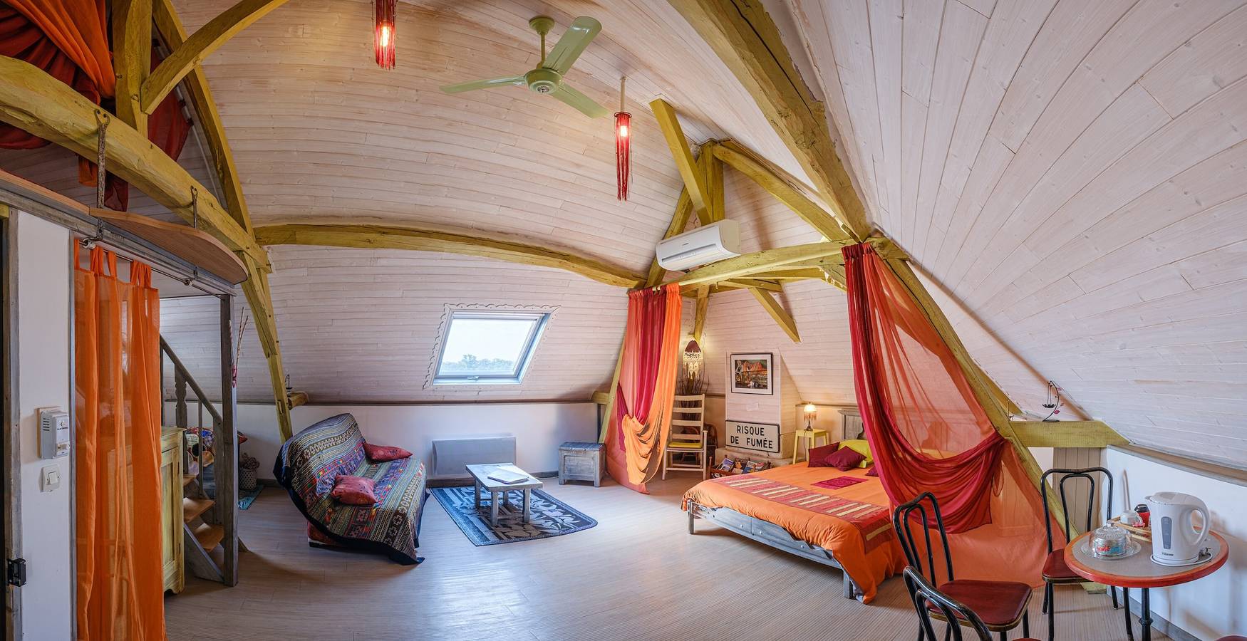 Chambre d’hôtes « Le Balcon De Loire - Chambre Curry » Evasion et sérénité au bord de Loire in La Chapelle-sur-Loire, Vallée de la Loire