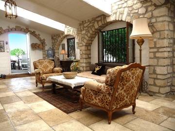 Maison De Vacances pour 16 Personnes dans Beaucaire, Région de Nîmes, Photo 2