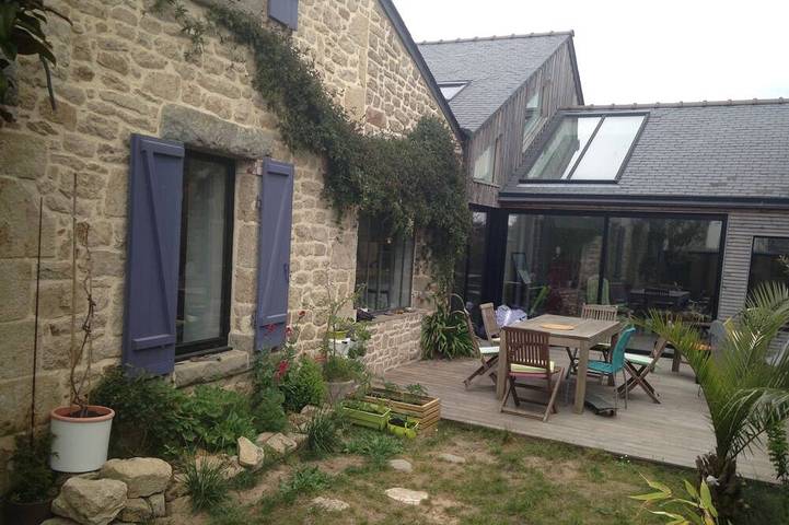 Location de vacances pour 8 personnes, avec terrasse et jardin dans Plage de Sainte Barbe