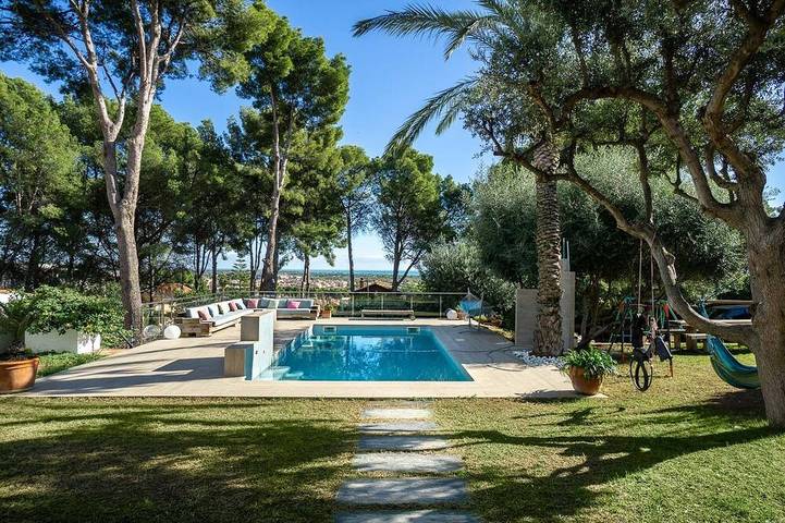 Holiday rental for 3 people, with garden and pool in Castelldefels