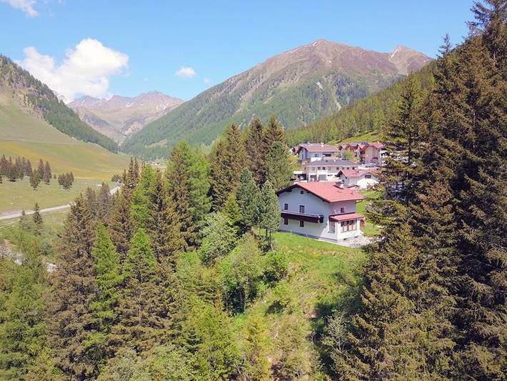 Ferienhaus für 8 Personen, mit Balkon und Terrasse sowie Garten und Sauna in Schmirn