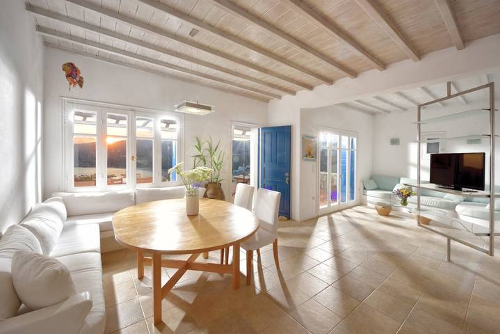 Villa Chrysta Mykonos – Ideal para familias con piscina, terraza y vistas al mar in Mykonos