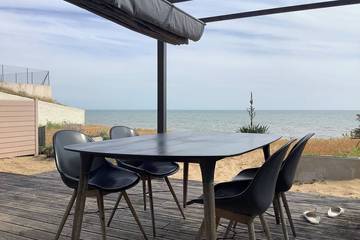 Gîte pour 4 personnes, avec terrasse dans Plage de la Grière