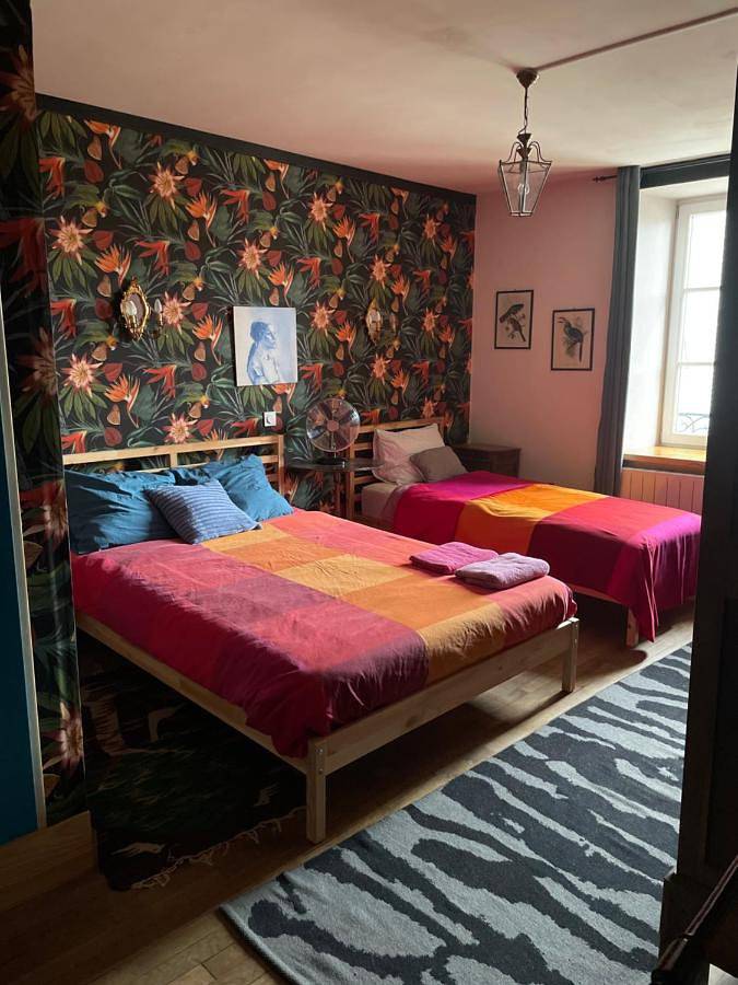 Location de vacances pour 2 personnes, avec vue ainsi que terrasse et jardin à Passenans - 4