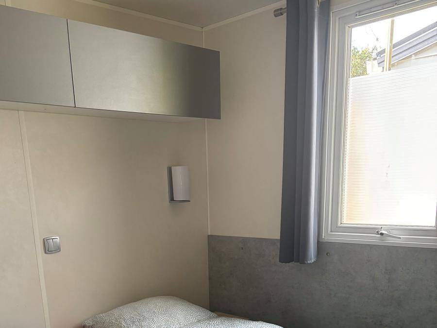 Flower Camping de la Trye - Bungalow 2 personas - 15-Bungalow Grand Marais 32m2 (2bed - 2/6pers.) + Jaccuzzi + Camas hechas + toalla + kit de bebidas - precio para 2 personas in Bresles, Río Oise