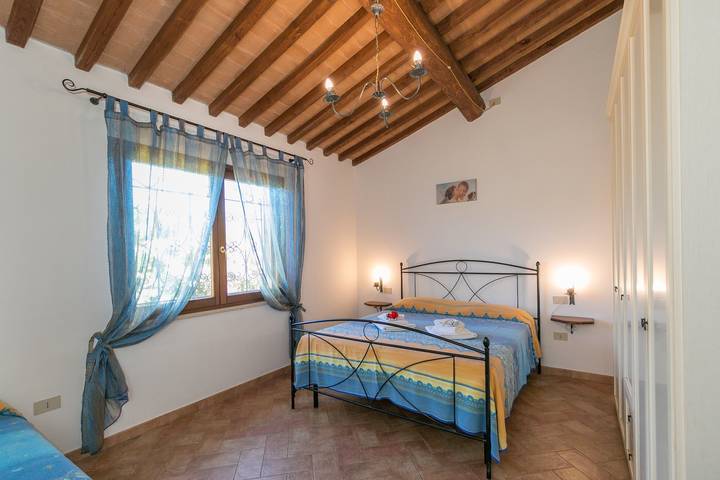 Bauernhof "Il Pino - Olivo" mit Gemeinschaftspool, privater Terrasse und Wlan in Cecina, Etruskische Küste