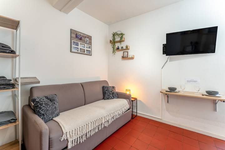 Gehele studio, Vakantiehuis 'Studio Cocooning Beaucaire C3' met Wi-Fi in Beaucaire, Nimes en omgeving