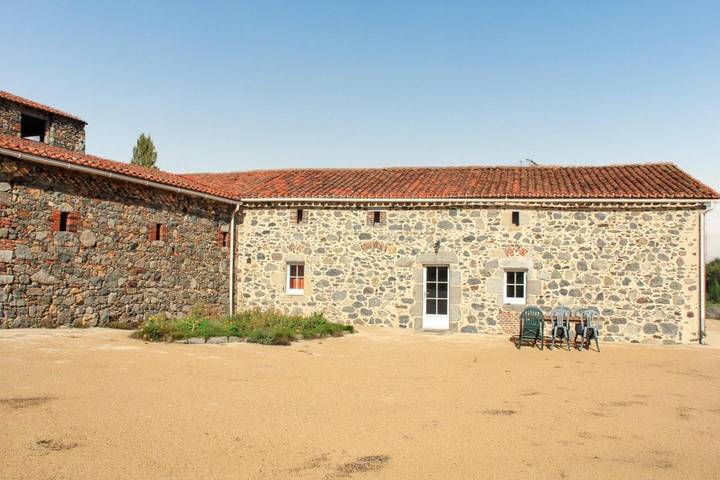 Location de vacances pour 6 personnes, avec Piscine et Vue sur le lac à Moutiers-sous-Chantemerle