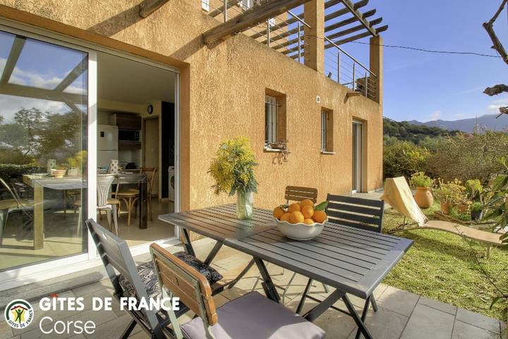 Gîte pour 2 personnes, avec Terrasse ainsi que Jardin et Vue à Sarrola-Carcopino - 2