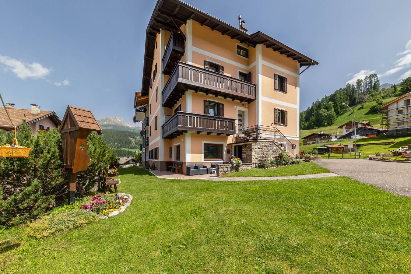 Appartamento intero, Appartamento Primavera 2 con vista sulle montagne, Wi-Fi e giardino in Moena, Dolomiti Superski