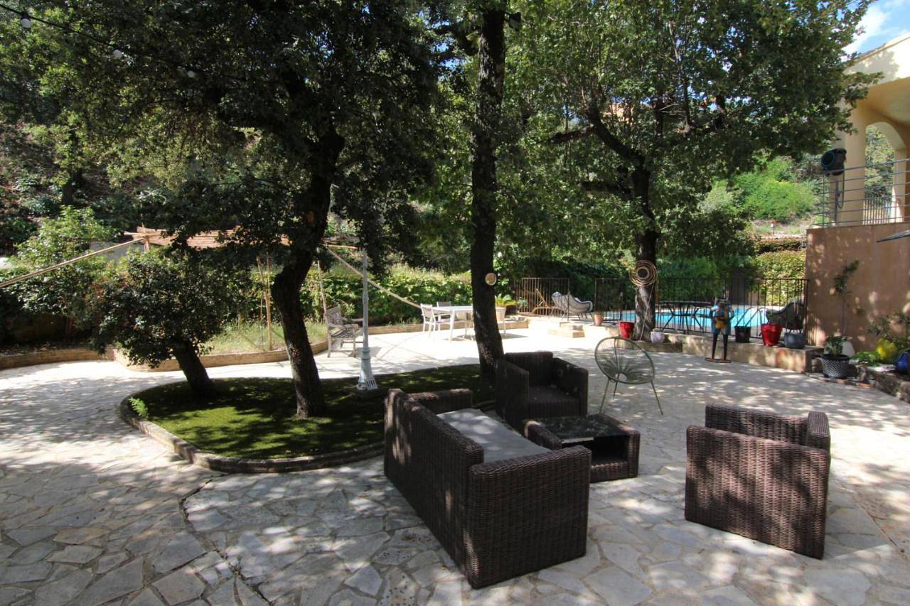 Appartement entier, One-Bedroom Apartment in Sauveterre, Région de Nîmes