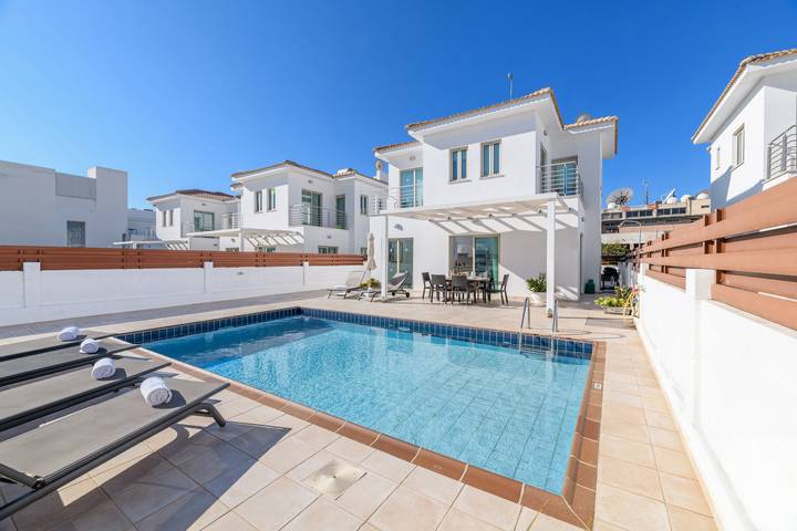 Ferienhaus für 8 Personen, mit Terrasse und Garten auf Zypern