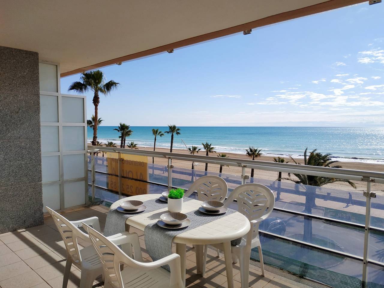 Entire apartment, Apartment in Peñíscola with pool and parking in Peñiscola, Costa del Azahar
