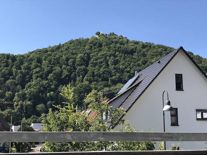 Ganze Ferienwohnung, Haus Martha - Ferienwohnung 55qm, 1 Schlafzimmer, max. 3 Personen in Bad Urach, Albsteig Etappe 9