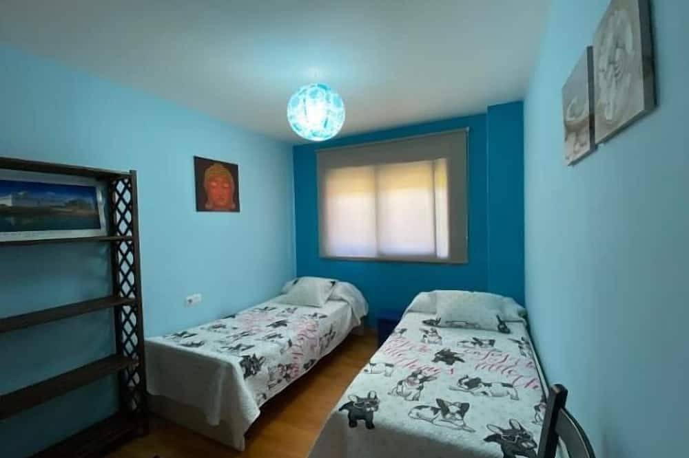Entire apartment, Fully equipped apartment for 6 people in Raxó in Poio, Rías Baixas