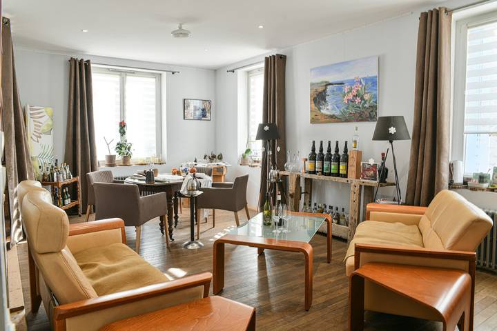 Habitación Wine Room: confort y elegancia para una estancia especial in Saint-Genix-les-Villages, Chambéry region